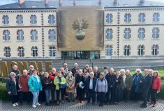 Le groupe devant le musée de la gendarmerie